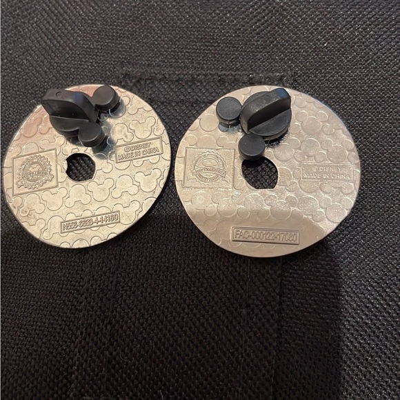 Peter Pan and Cheshire Cat donut shaped Disney pins - Picture 2 of 2